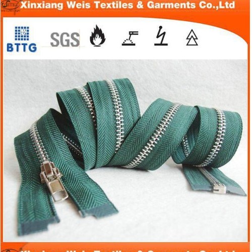 Flame retardant zippers